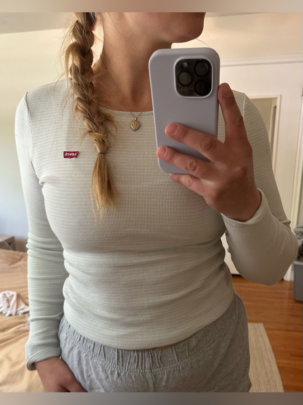 Levi's Women's Long-Sleeve Crewneck Top size medium